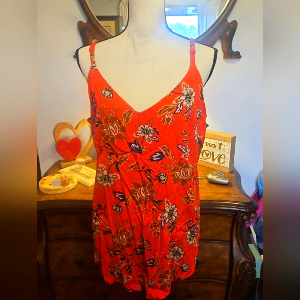 NWT TORRID Size 1 (14/16) Red Floral Cami